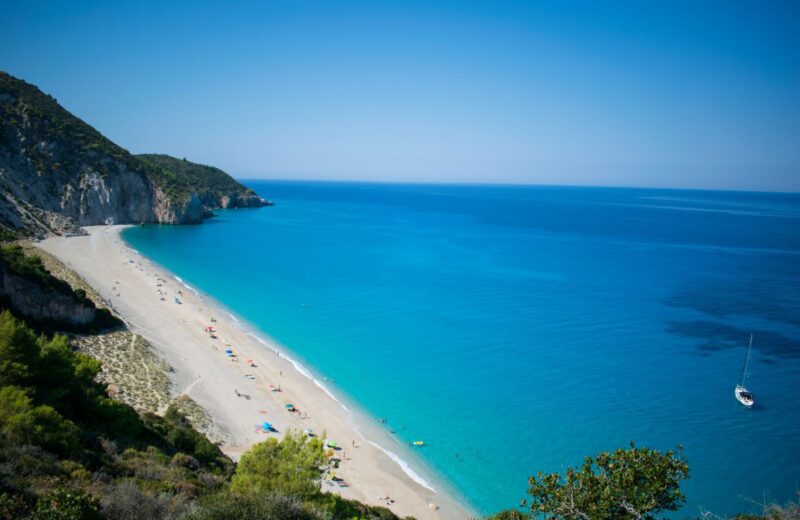 Παραλία με τιρκουάζ θάλασσα